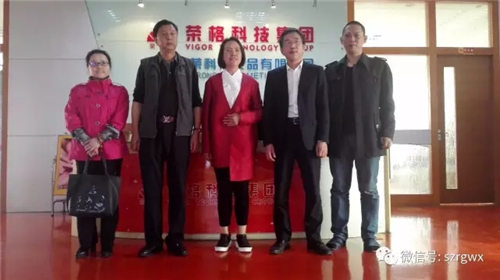 榮格總經理孫小玲攜公司高管給全體員工送“開門紅”利是