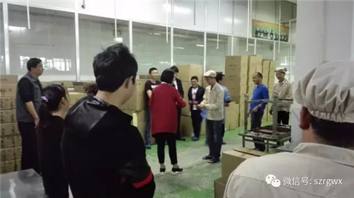 榮格總經理孫小玲攜公司高管給全體員工送“開門紅”利是