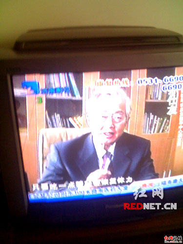 網(wǎng)友揭秘電視廣告專家造假一人客串多個角色