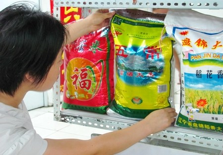 雜牌米加香精造假上海家樂(lè)福下架所有五常香米