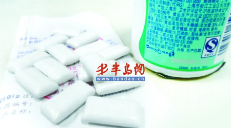 益達(dá)口香糖顏色發(fā)黑變形沒過(guò)保質(zhì)期就變質(zhì)(圖)