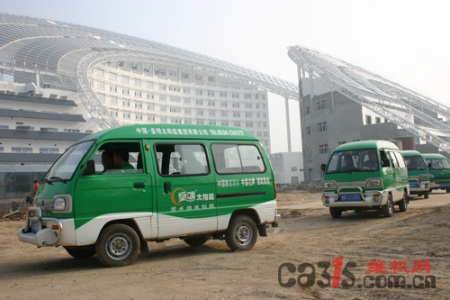 圖片說明：皇明的售后服務車駛過，仍難解決消費者日益增加的積怨，皇明售后服務亟待提高成為不爭的事實。