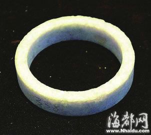 經(jīng)酸洗漂白(材質(zhì)變松散,吸附力增強(qiáng))