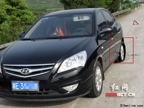 (邵陽車主陳先生的現(xiàn)代悅動小車,在高速公路上出現(xiàn)輪胎斷裂) (邵陽車主陳先生的現(xiàn)代悅動小車,在高速公路上出現(xiàn)輪胎斷裂)