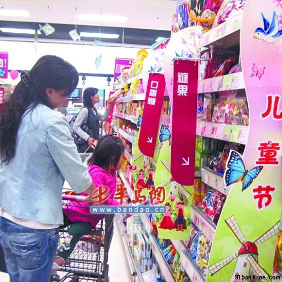 商場(chǎng)開(kāi)始以?xún)和?jié)為噱頭