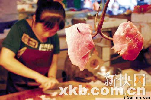 ■豬肉價格越來越高,是很多市民頭痛的問題。蔡惠中/攝(資料圖) ■豬肉價格越來越高,是很多市民頭痛的問題。蔡惠中/攝(資料圖)