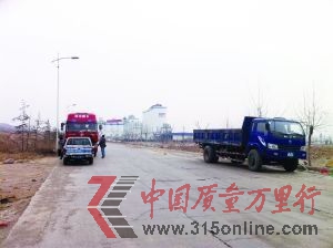 不少貨車司機(jī)說(shuō)并不情愿入會(huì)。