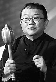 圖一:《天下收藏》主持人王剛 圖一:《天下收藏》主持人王剛