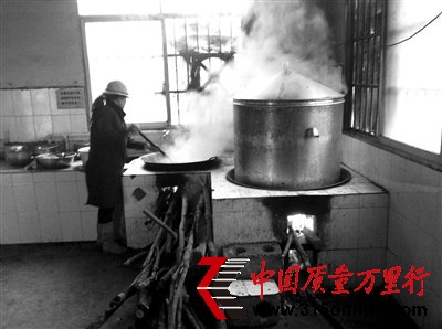 廣西那坡部分學(xué)校3元營養(yǎng)補助被供貨商套利1元