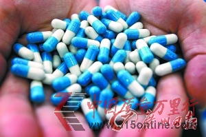 陳先生自制的膠囊。記者蘇俊杰、曹景榮 攝 陳先生自制的膠囊。記者蘇俊杰、曹景榮 攝