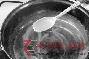 出鍋的“蜂蜜”顏色可以亂真。