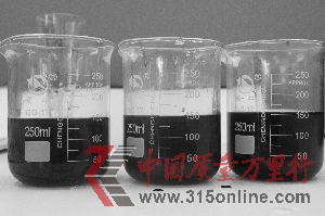 勾兌出的假麻油肉眼無法辨別