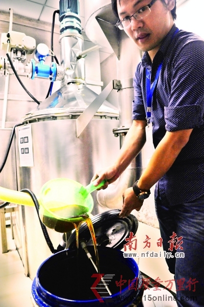 深圳市騰浪再生資源發(fā)展有限公司提煉“地溝油”用作生物柴油等。魯力 攝 深圳市騰浪再生資源發(fā)展有限公司提煉“地溝油”用作生物柴油等。魯力 攝