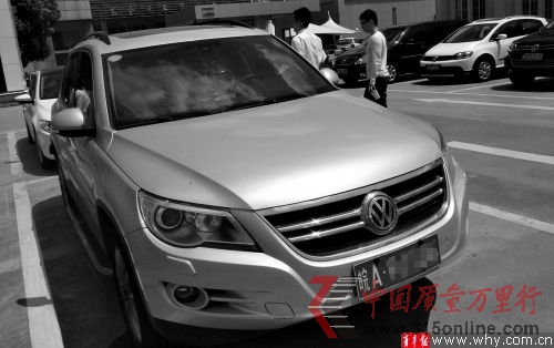 　　愛(ài)車一修就修了近三個(gè)月，肖女士很無(wú)奈。本報(bào)記者 丁嘉 攝
