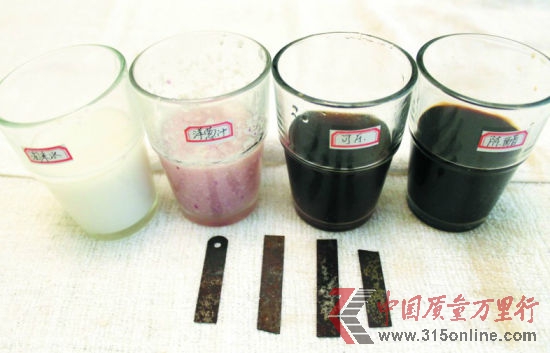 可樂(lè)pH值酸性超過(guò)陳醋。(圖片來(lái)源:半島晨報(bào))