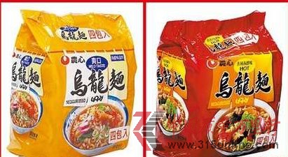 農(nóng)心泡面在韓國驗(yàn)出含致癌物,臺(tái)灣進(jìn)口爽口海鮮味烏龍面(左圖)、香辣海鮮味烏龍面(右圖)。(圖片來源互聯(lián)網(wǎng))
