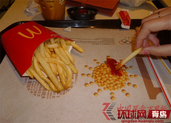 快餐店里,顧客習(xí)慣將薯?xiàng)l下面的餐巾紙抽走 快餐店里,顧客習(xí)慣將薯?xiàng)l下面的餐巾紙抽走