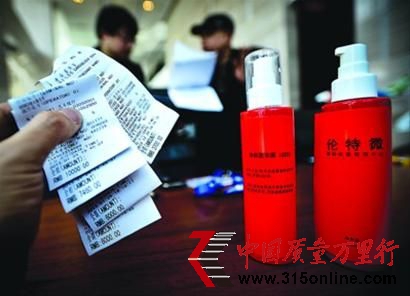 □店方給周女士的護理產(chǎn)品是“三無產(chǎn)品”/晨報記者 肖允