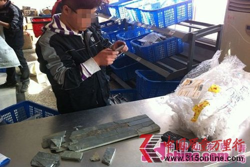 順豐快遞只用塑料膜包裹易碎品。