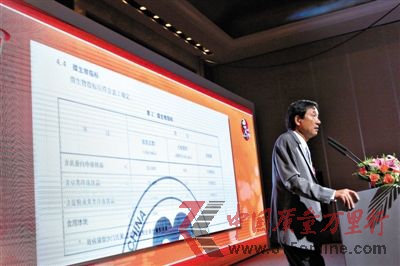 昨日，百勝中國事業部主席蘇敬軾在北京就子公司肯德基被曝“冰塊比馬桶水臟”做出回應，稱按國家標準，菌落總數是指示性的，用作參考。新京報記者 侯少卿 攝