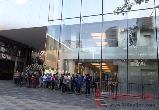 iPhone 5s/5c今日開賣 三里屯火爆不再
