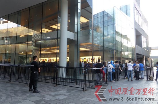 iPhone 5s/5c今日開賣 三里屯火爆不再