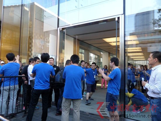iPhone 5s/5c今日開賣 三里屯火爆不再